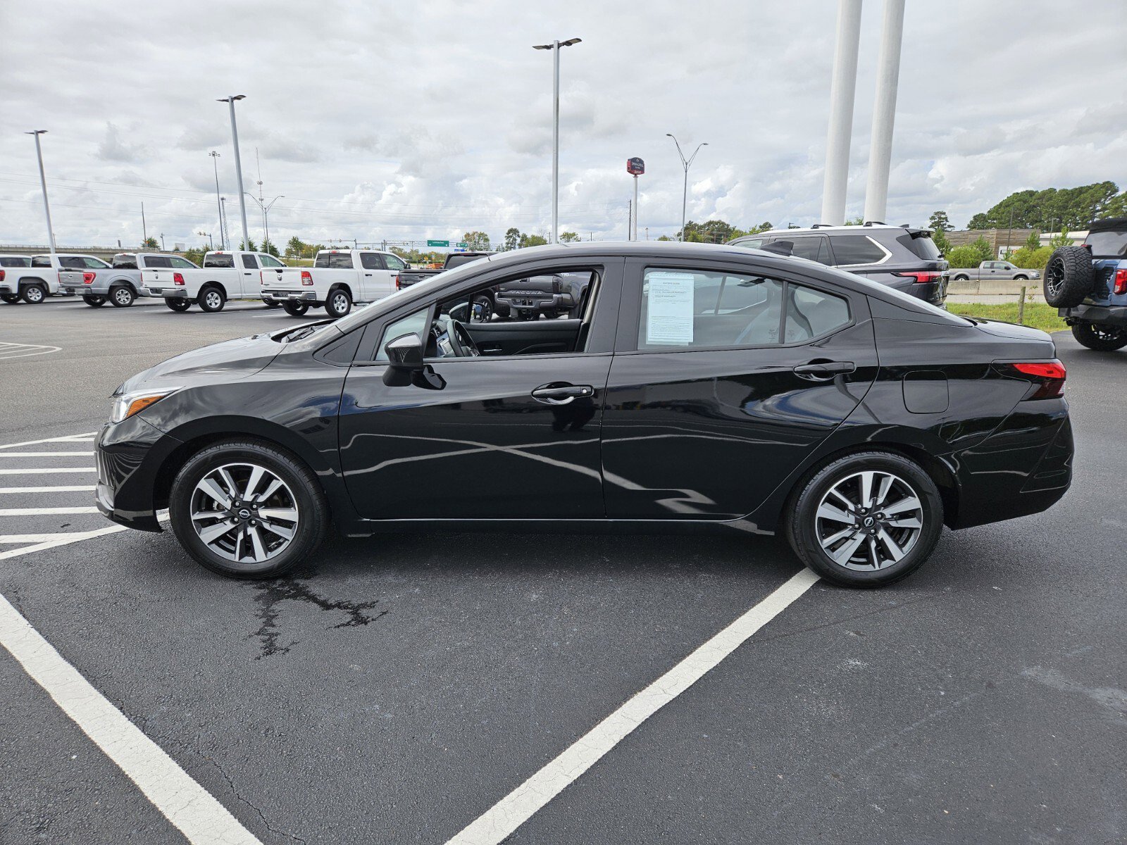 2024 Nissan Versa 1.6 SV photo 4