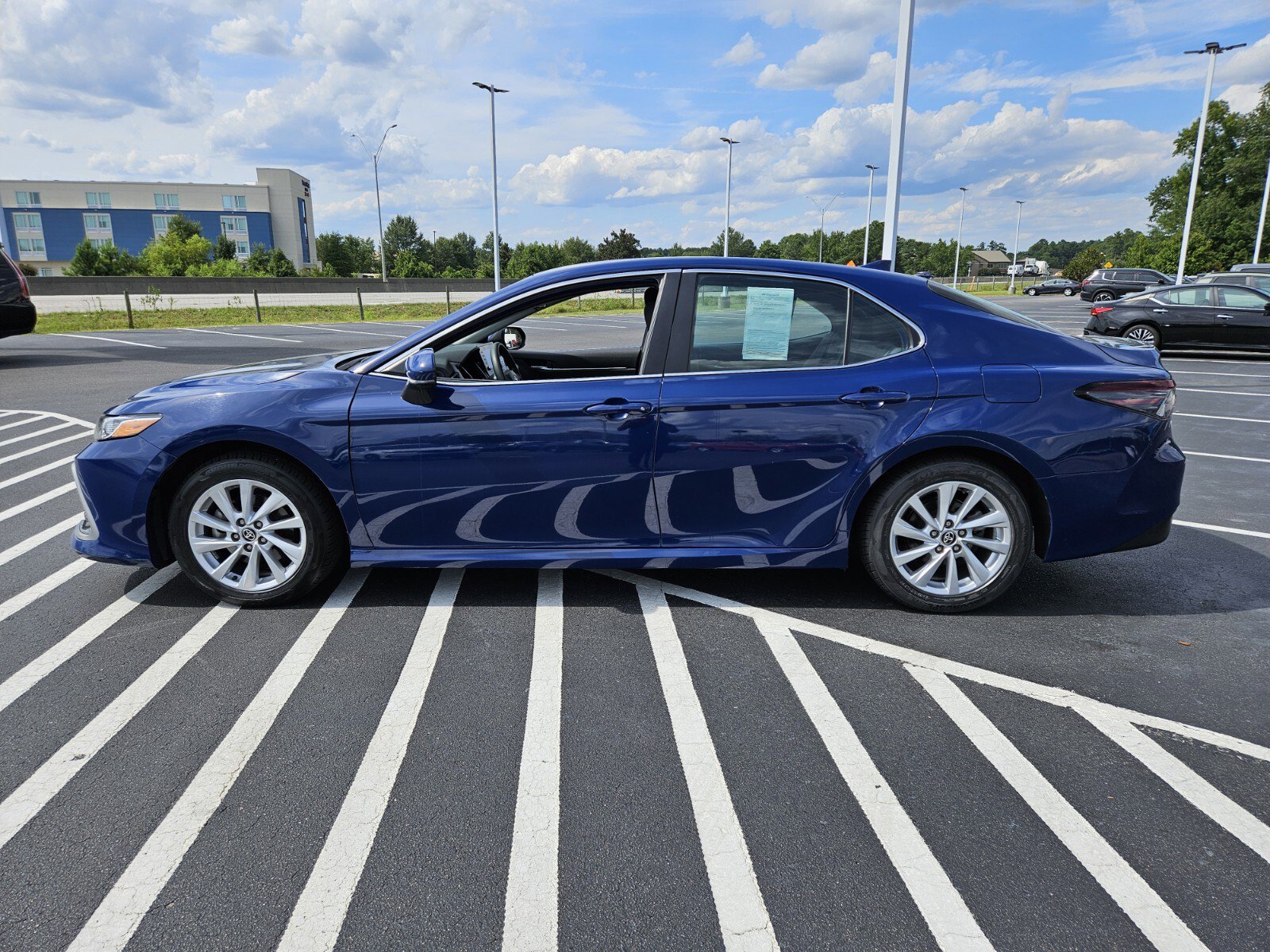 2023 Toyota Camry LE photo 4