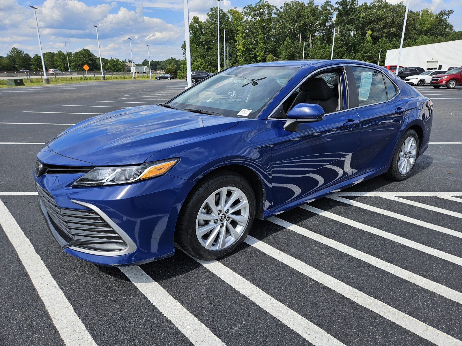 2023 Toyota Camry LE photo 3