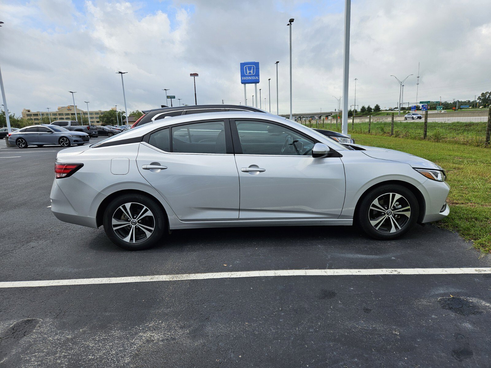 2023 Nissan Sentra SV photo 4