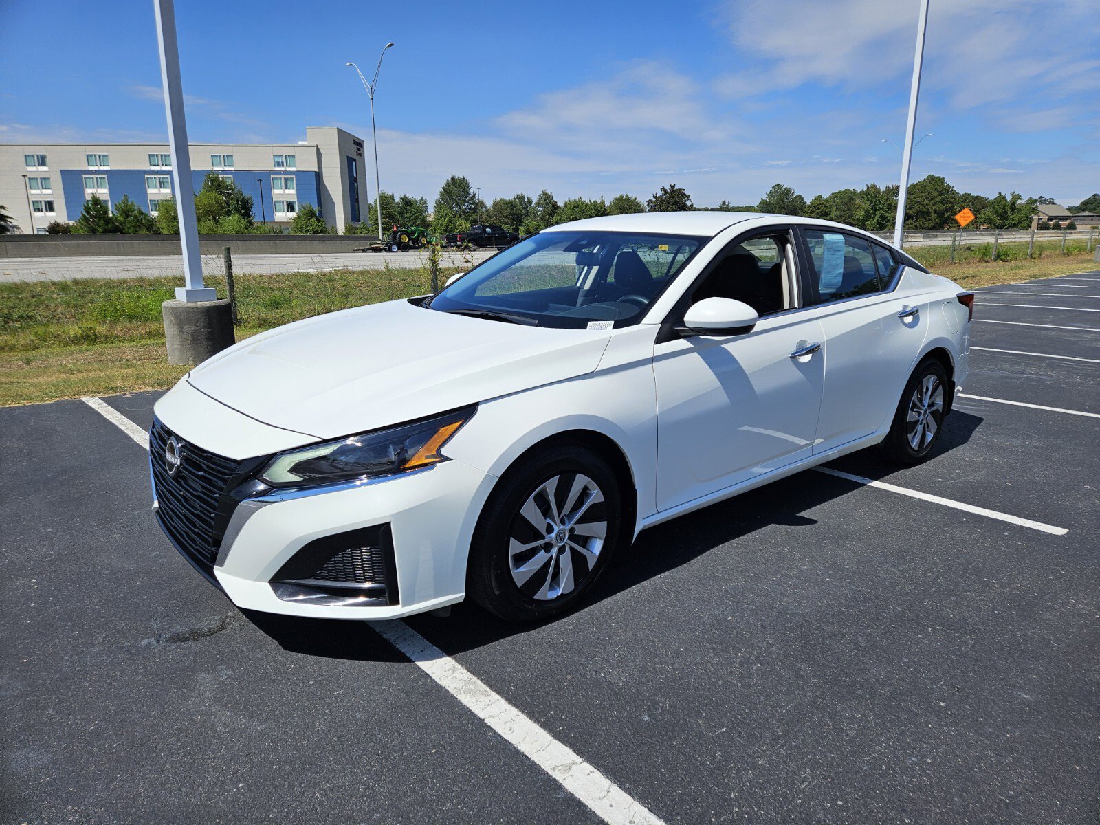 2023 Nissan Altima 2.5 S photo 3