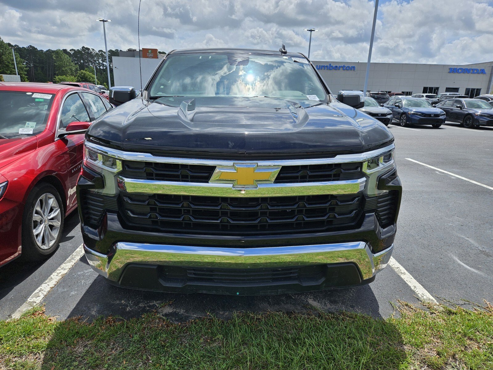 2024 Chevrolet Silverado 1500 LT photo 2