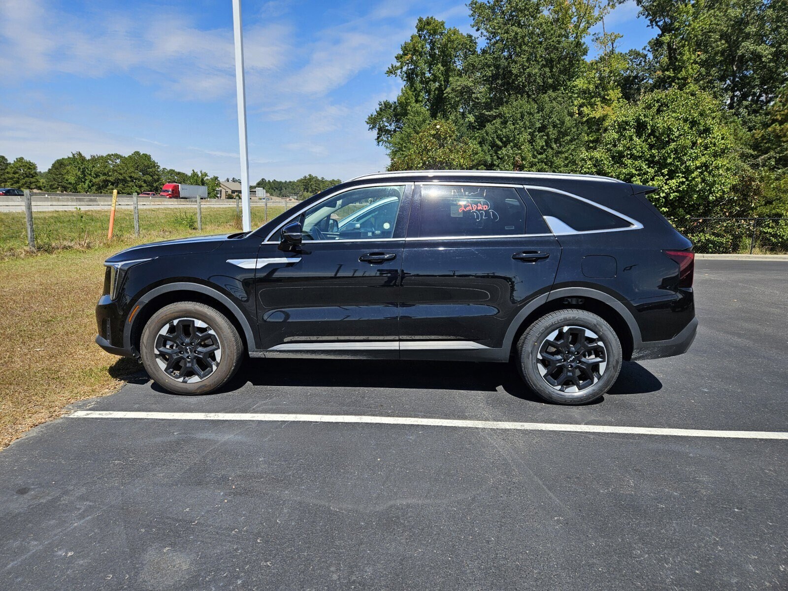 2024 Kia Sorento S photo 4