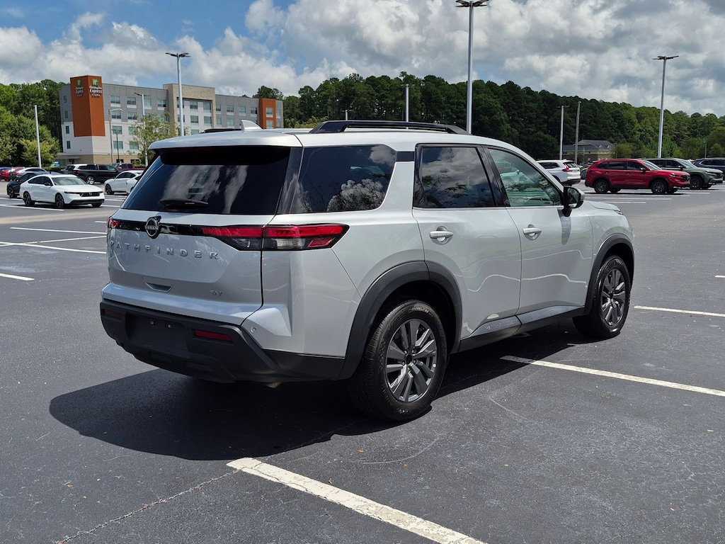 Used 2024 Nissan Pathfinder SV SUV