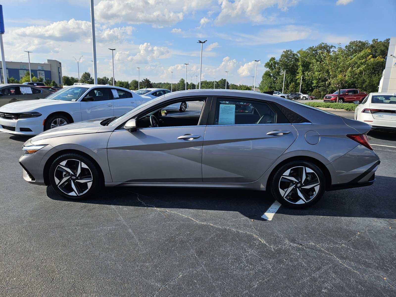2024 Hyundai Elantra Limited photo 4
