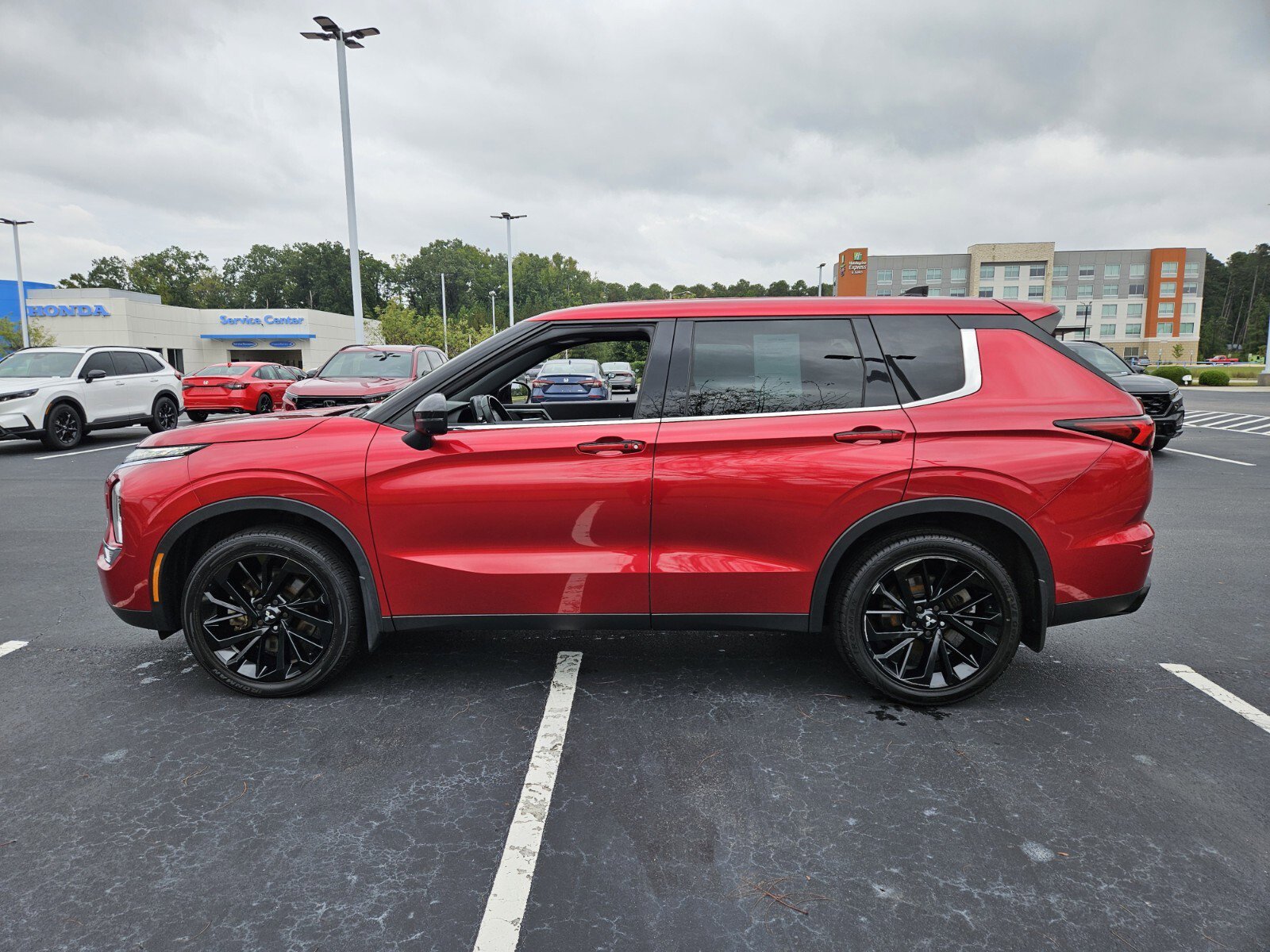 2023 Mitsubishi Outlander SE Black Edition photo 4