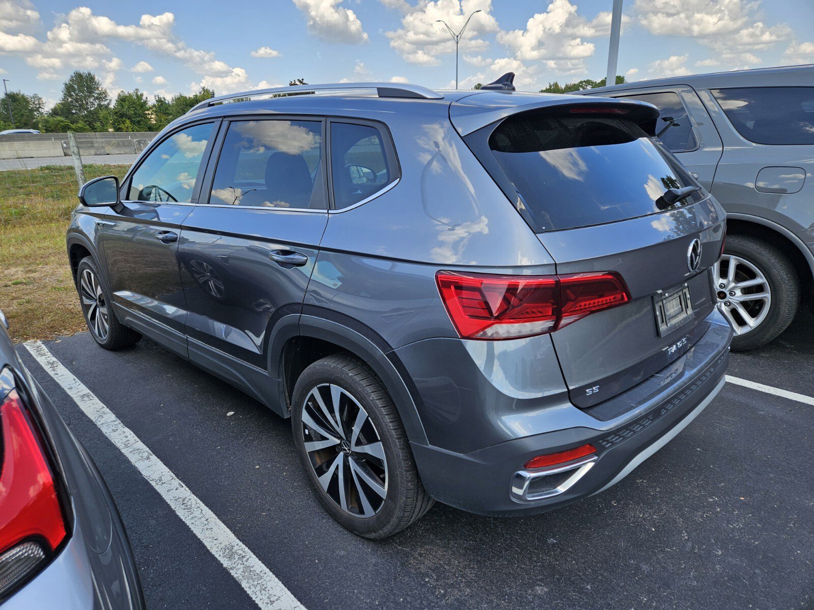 2024 Volkswagen Taos SE photo 2