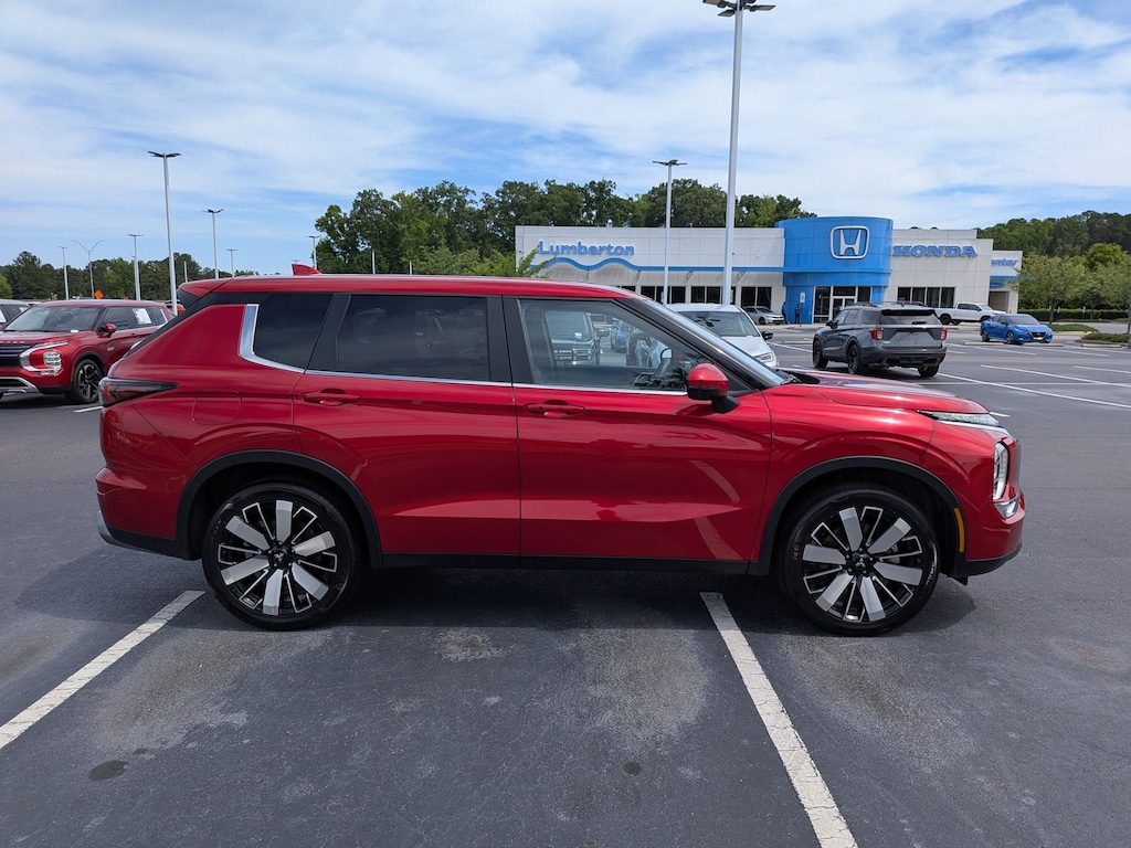 Used 2025 Mitsubishi Outlander SE SUV