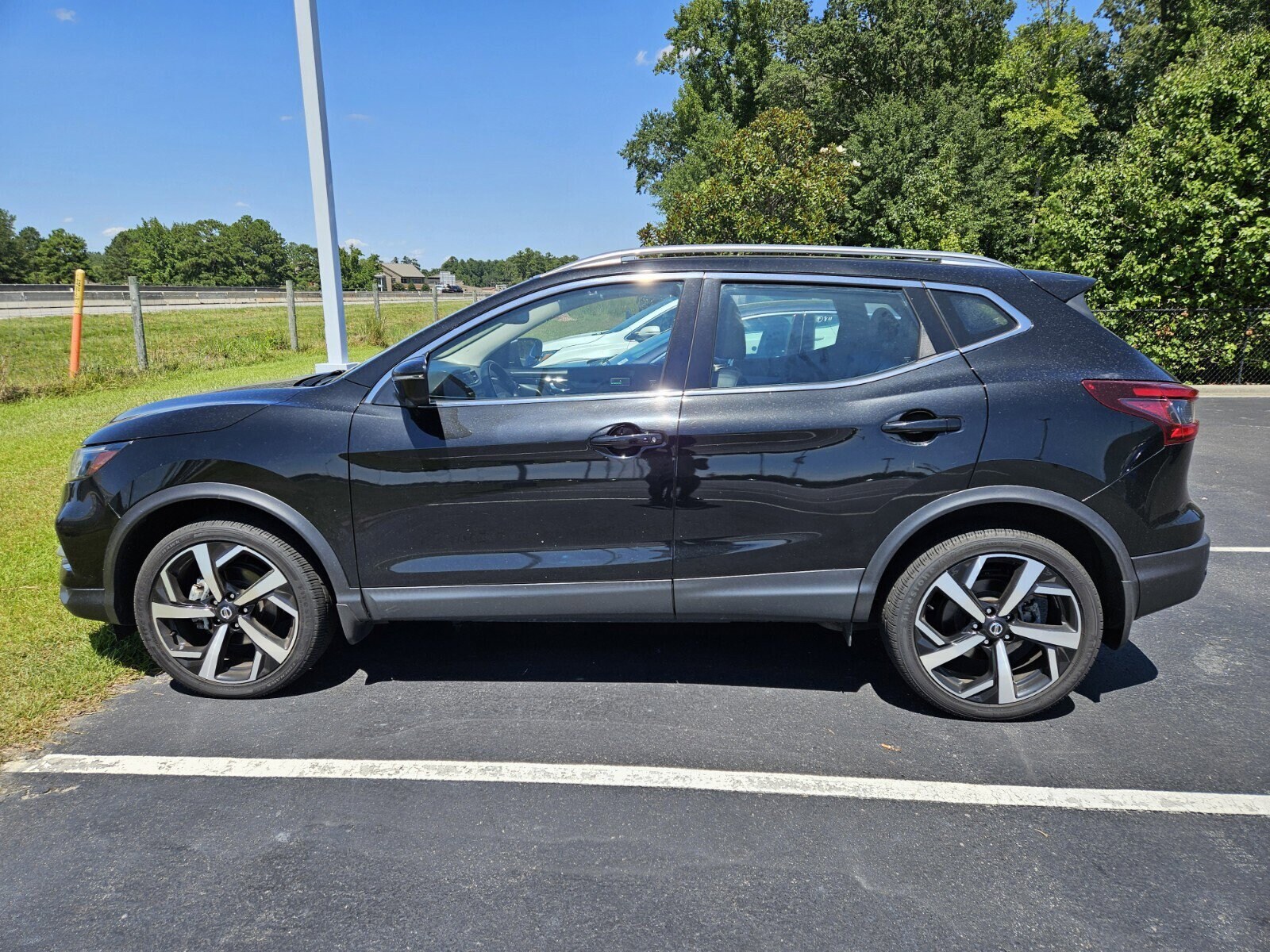 2022 Nissan Rogue Sport SL photo 3