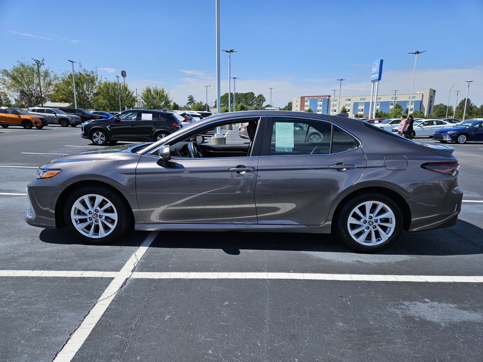 2023 Toyota Camry LE photo 4
