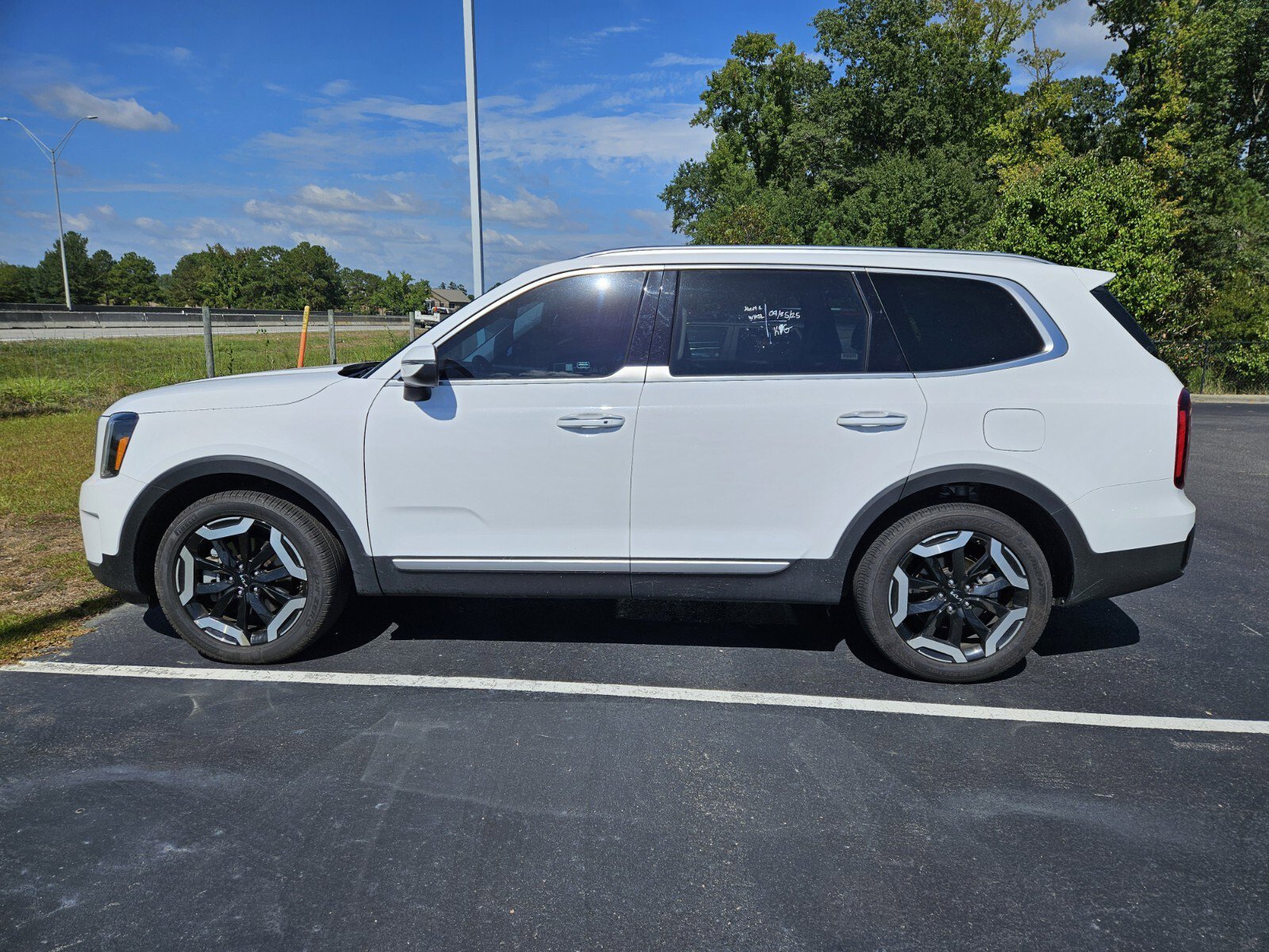 2025 Kia Telluride S photo 3