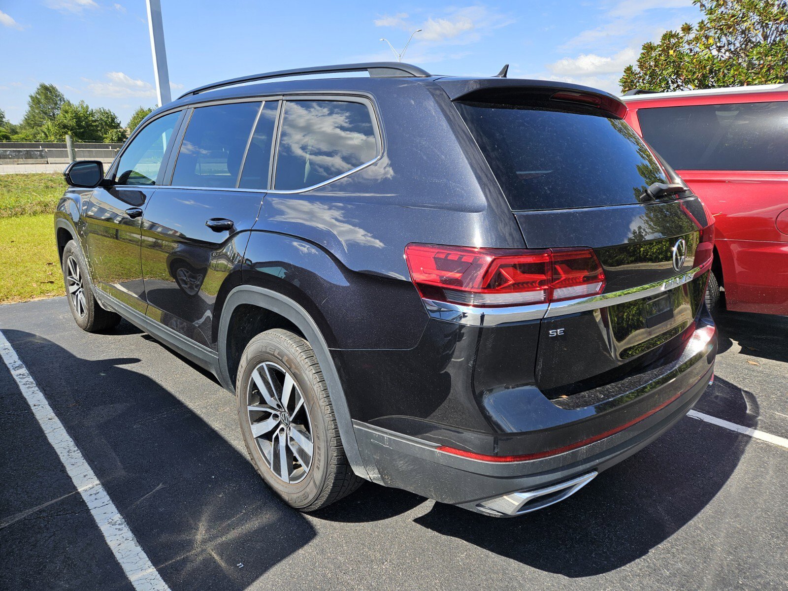 2023 Volkswagen Atlas SE photo 3