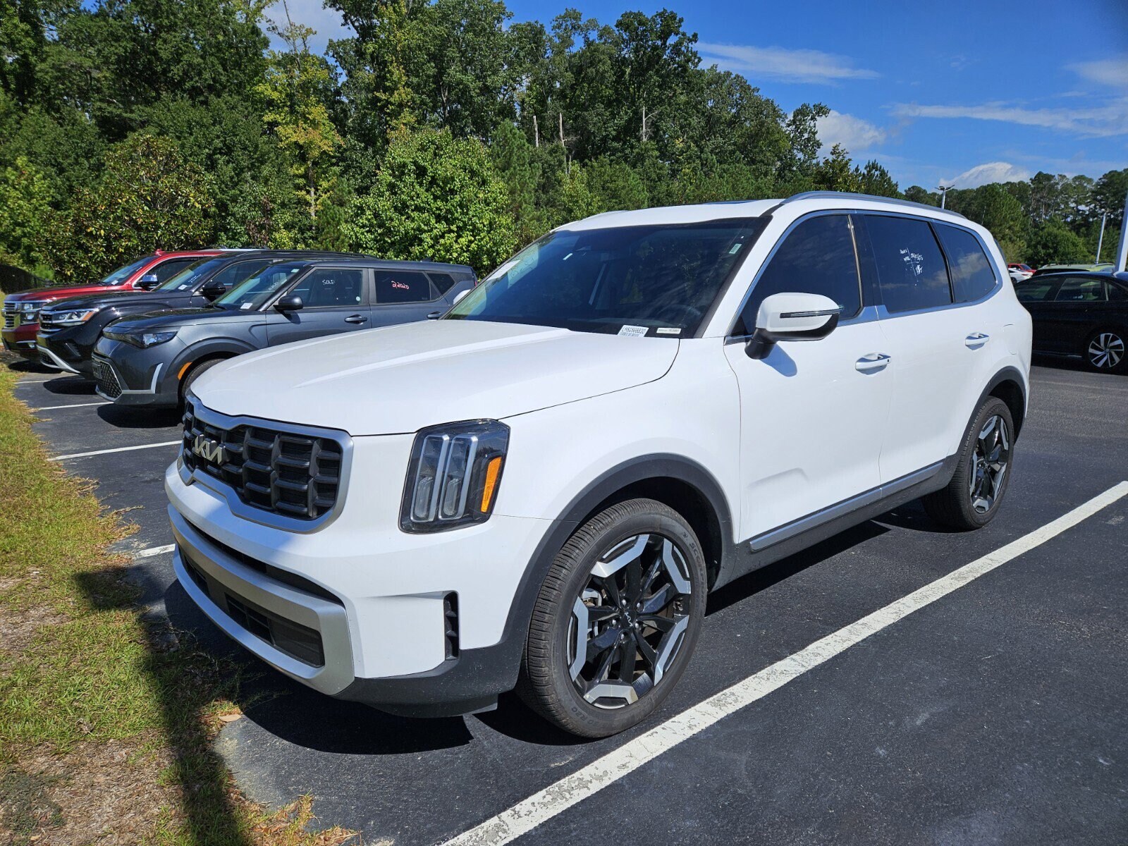 2025 Kia Telluride S photo 2