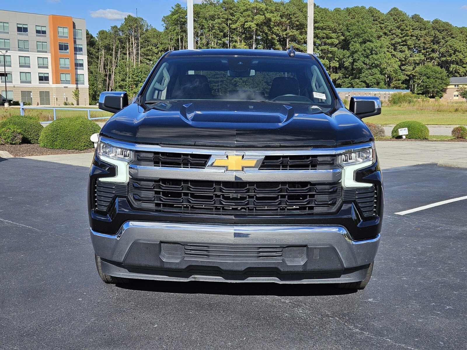 2024 Chevrolet Silverado 1500 LT photo 2