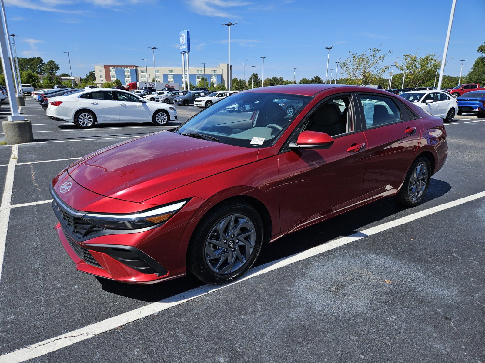 2024 Hyundai Elantra SEL photo 3