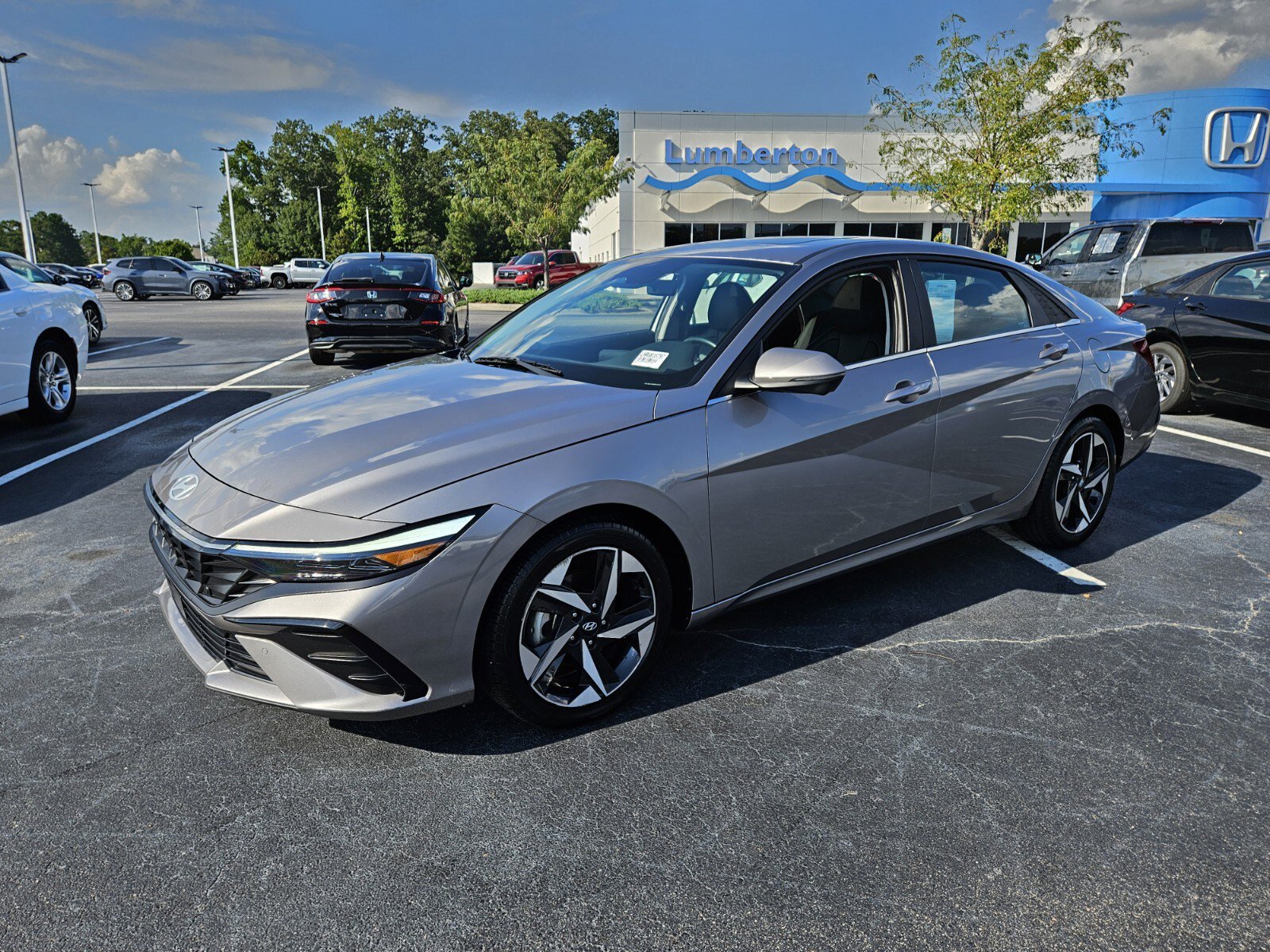 2024 Hyundai Elantra Limited photo 3