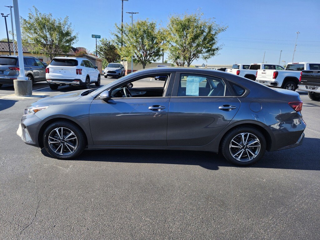 2023 Kia Forte LXS photo 4
