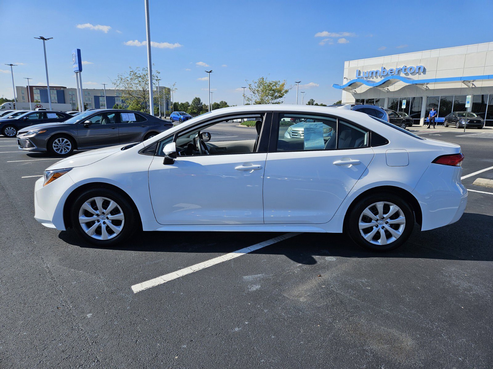 2025 Toyota Corolla LE photo 4