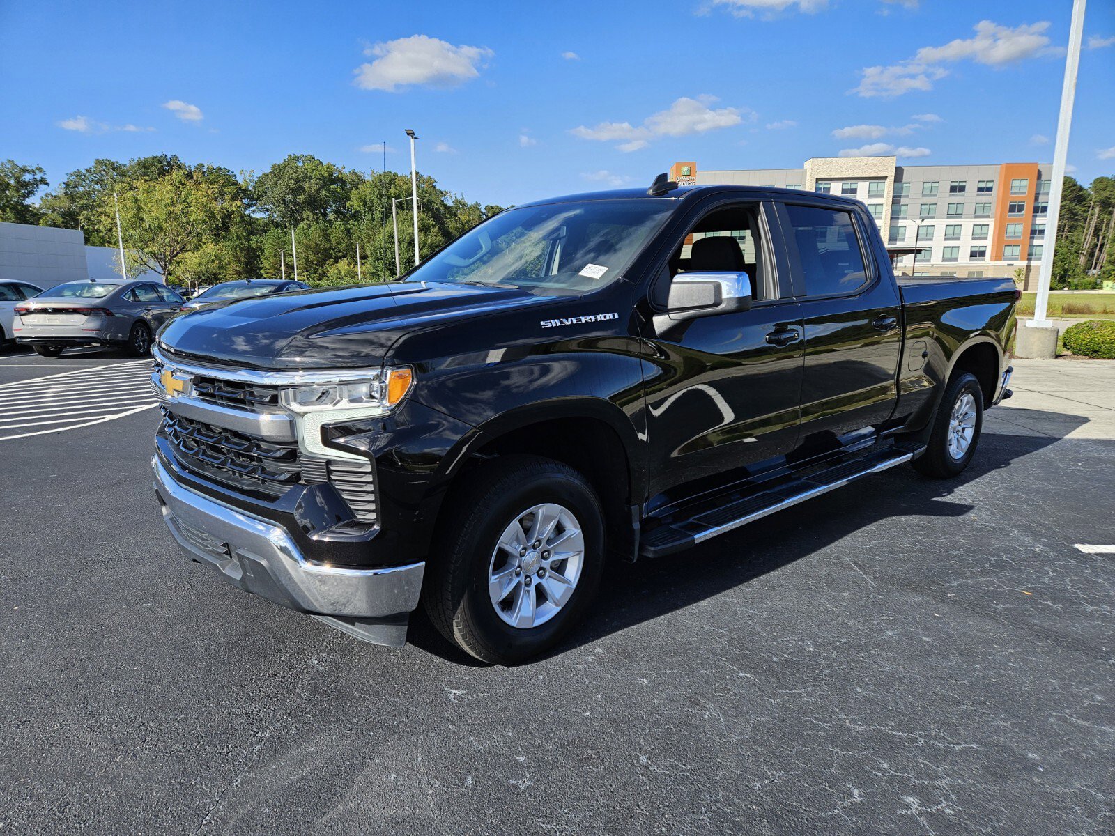 2024 Chevrolet Silverado 1500 LT photo 3