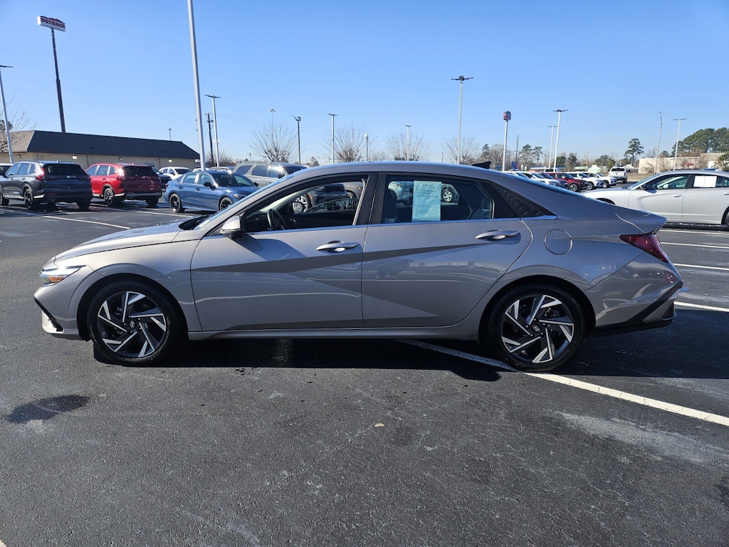 Used 2024 Hyundai Elantra Limited Sedan