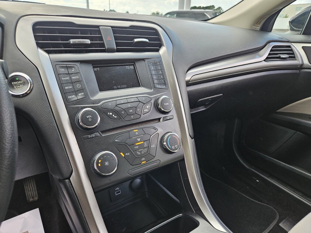 2017 Ford Fusion S photo 17