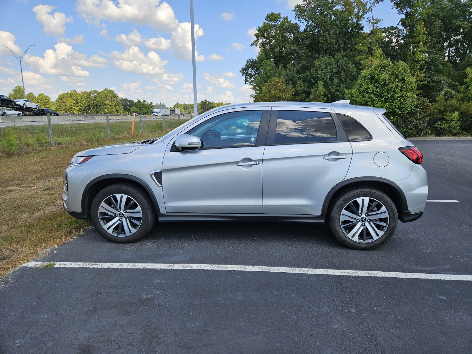 2024 Mitsubishi Outlander Sport ES photo 4