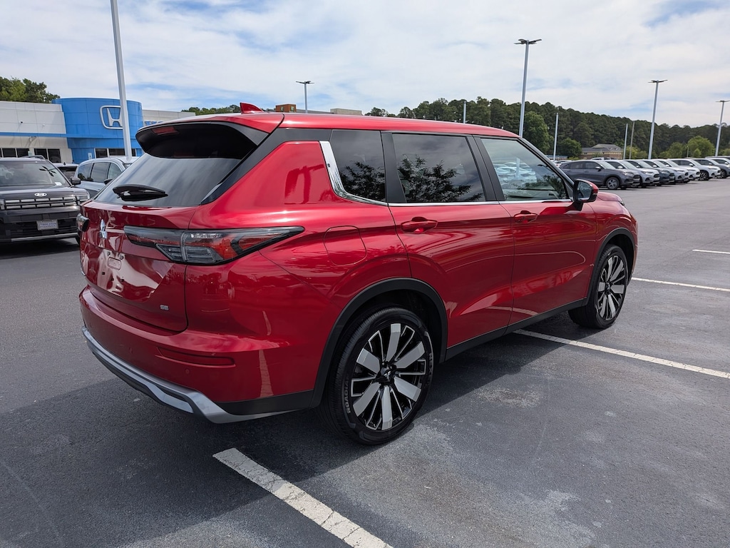 Used 2025 Mitsubishi Outlander SE SUV