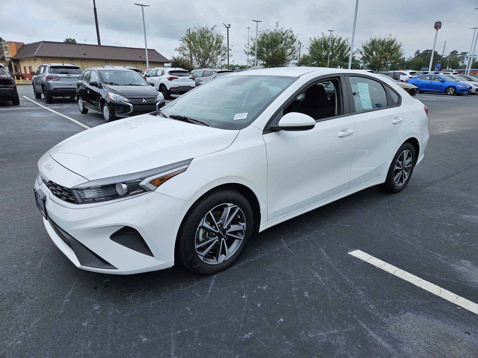 2023 Kia Forte LXS photo 3