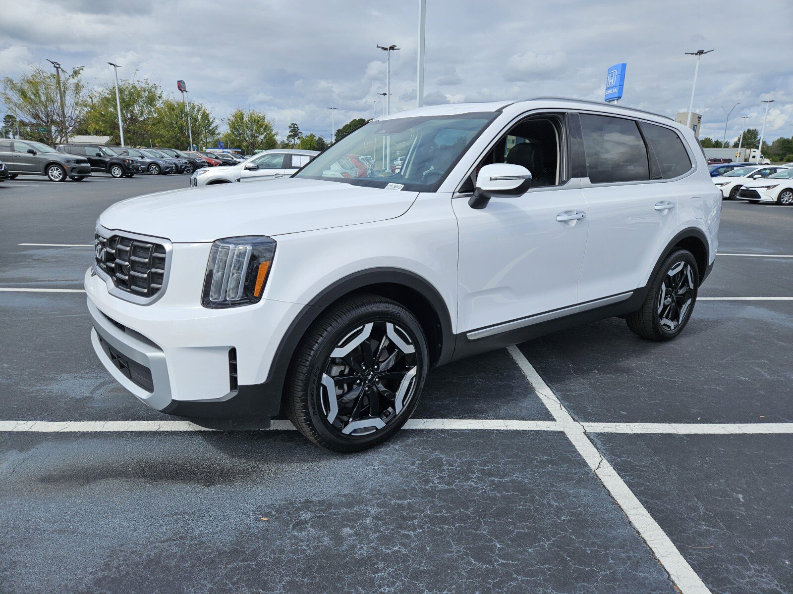 2025 Kia Telluride S photo 2
