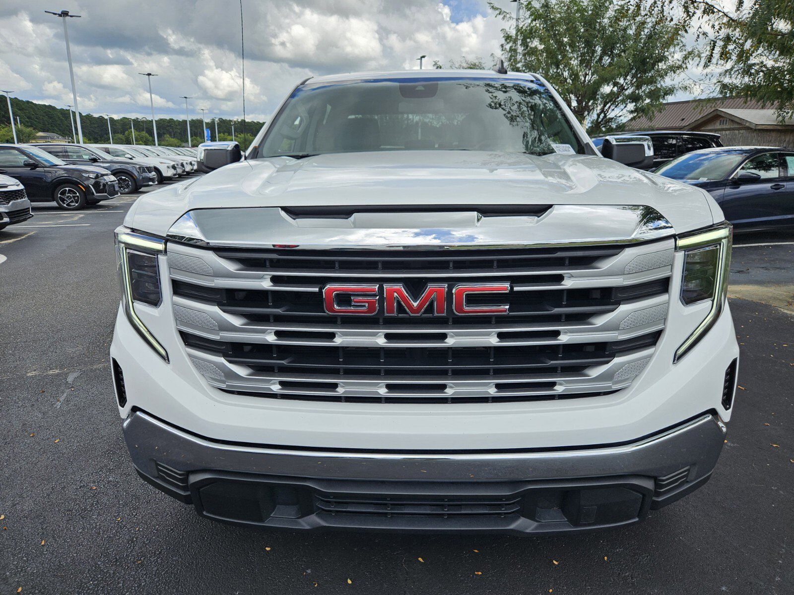 2024 Gmc Sierra 1500 SLE photo 2