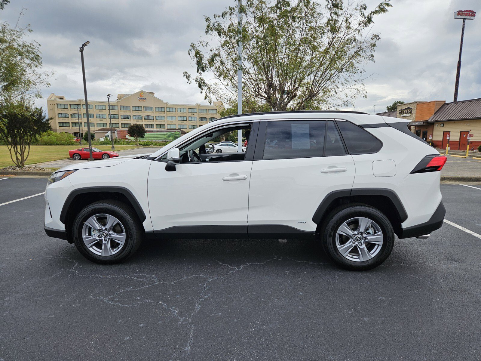 2025 Toyota RAV4 Hybrid LE photo 3