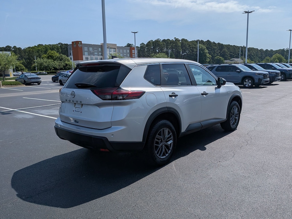Used 2024 Nissan Rogue S SUV