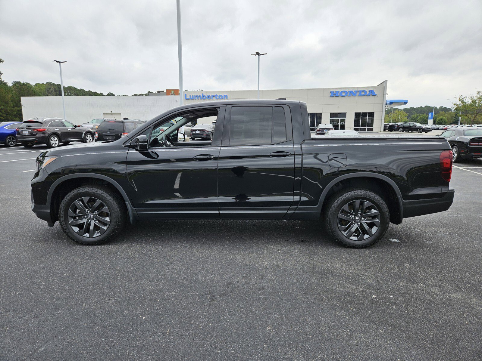 2023 Honda Ridgeline Sport photo 2