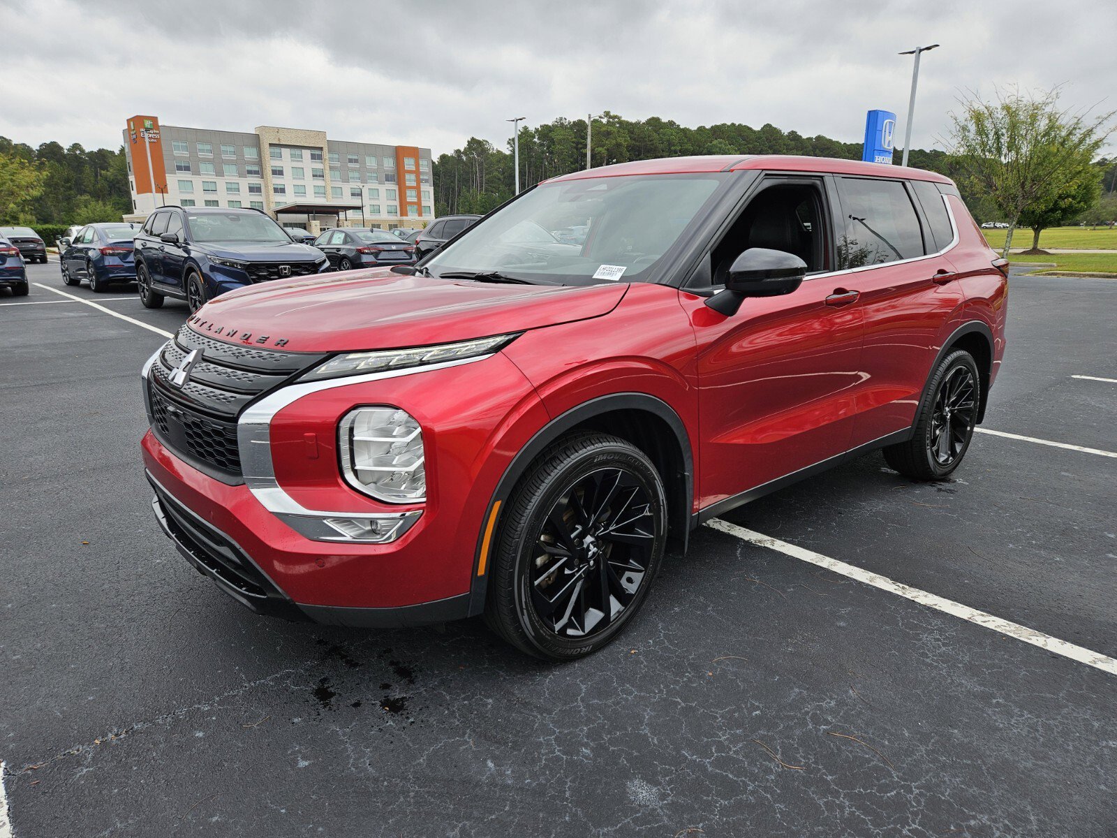2023 Mitsubishi Outlander SE Black Edition photo 3