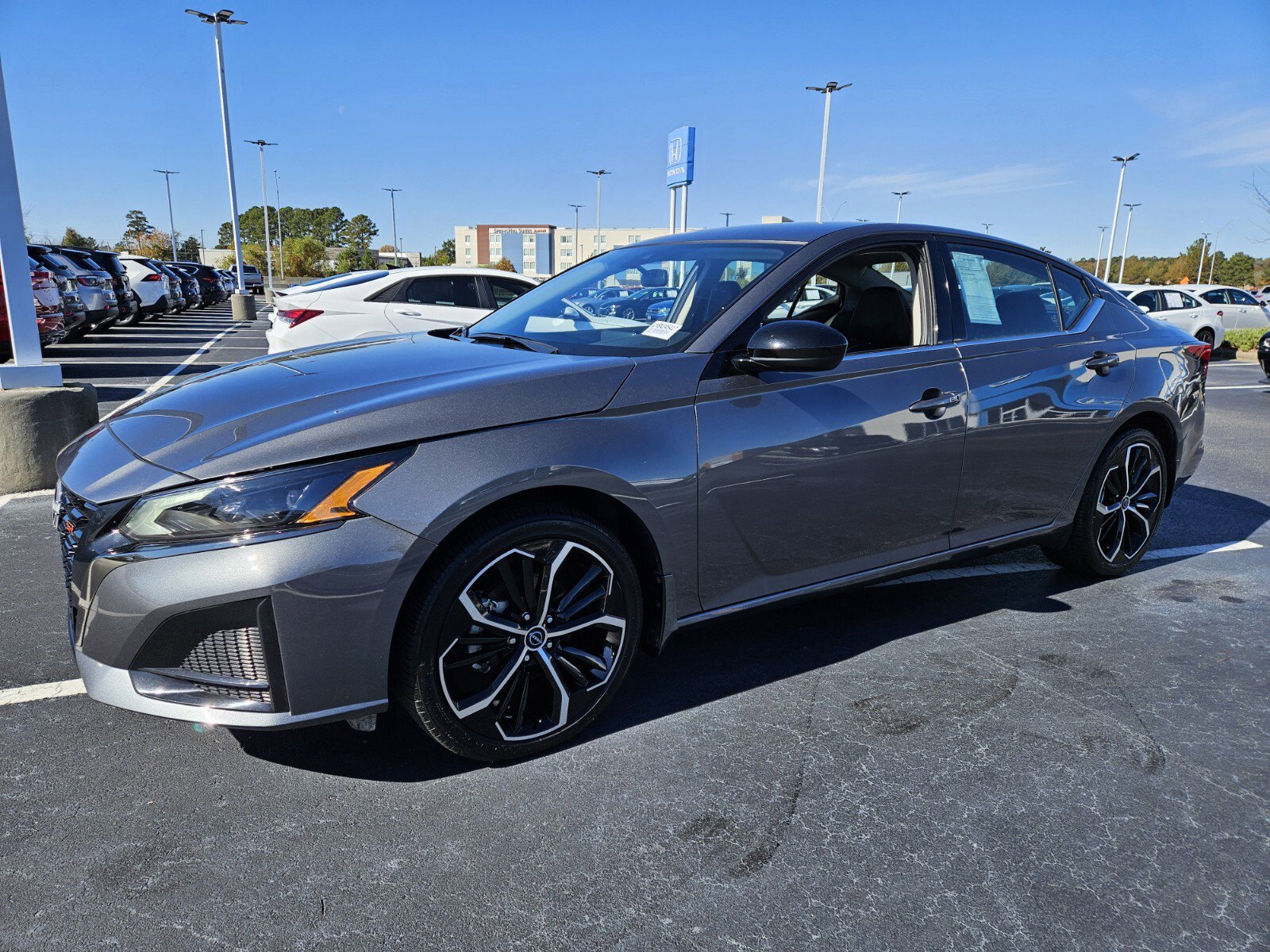 2025 Nissan Altima 2.5 SR photo 3