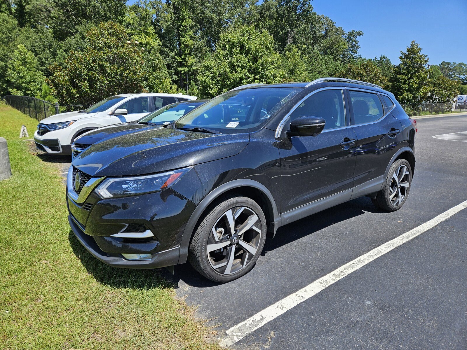 2022 Nissan Rogue Sport SL photo 2