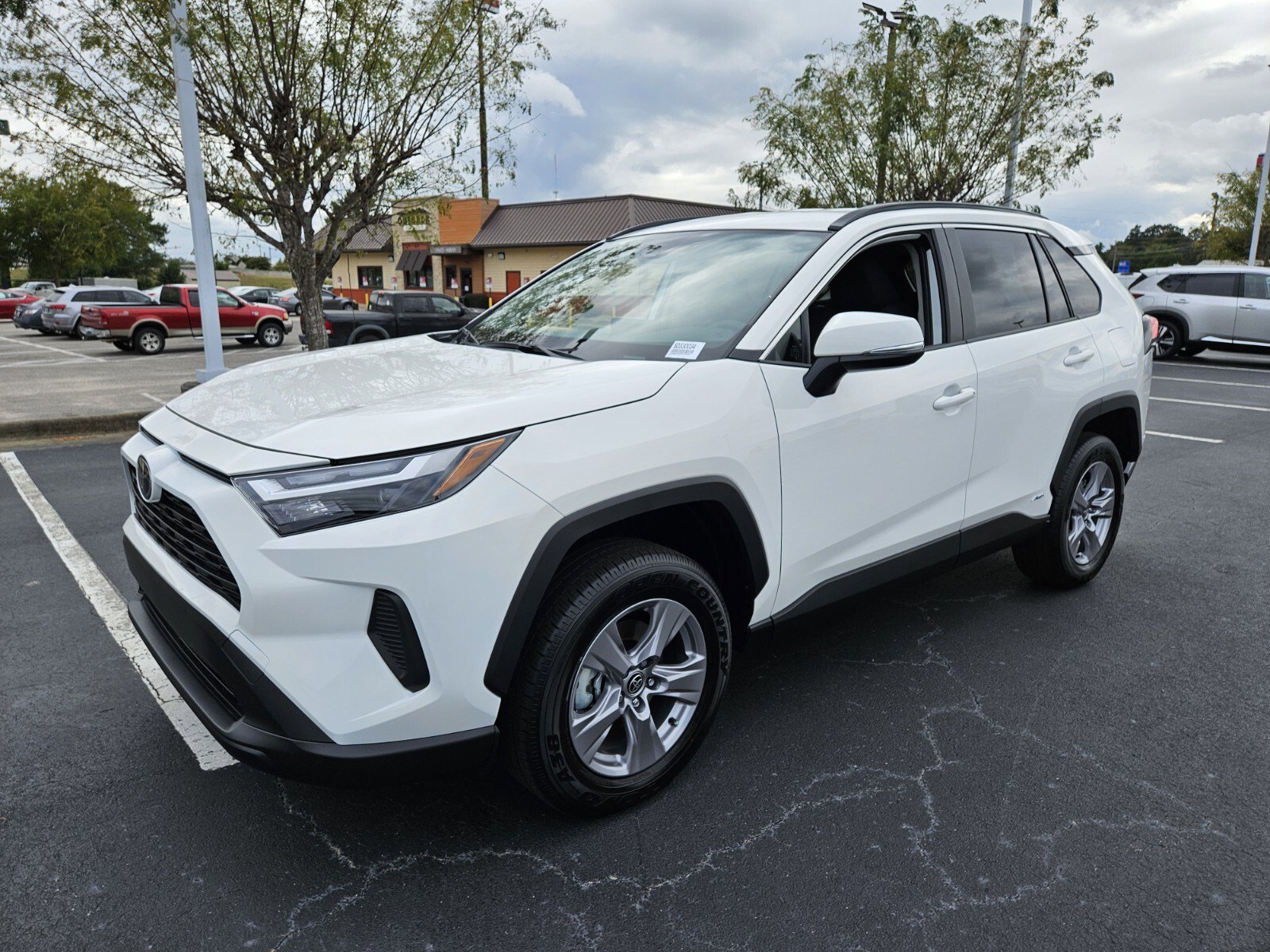 2025 Toyota RAV4 Hybrid LE photo 2