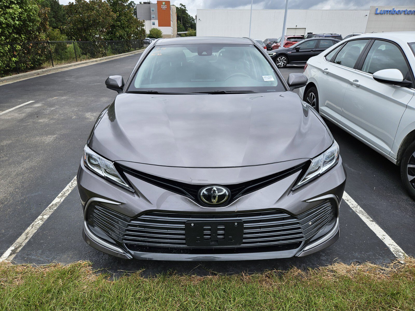2023 Toyota Camry LE photo 2