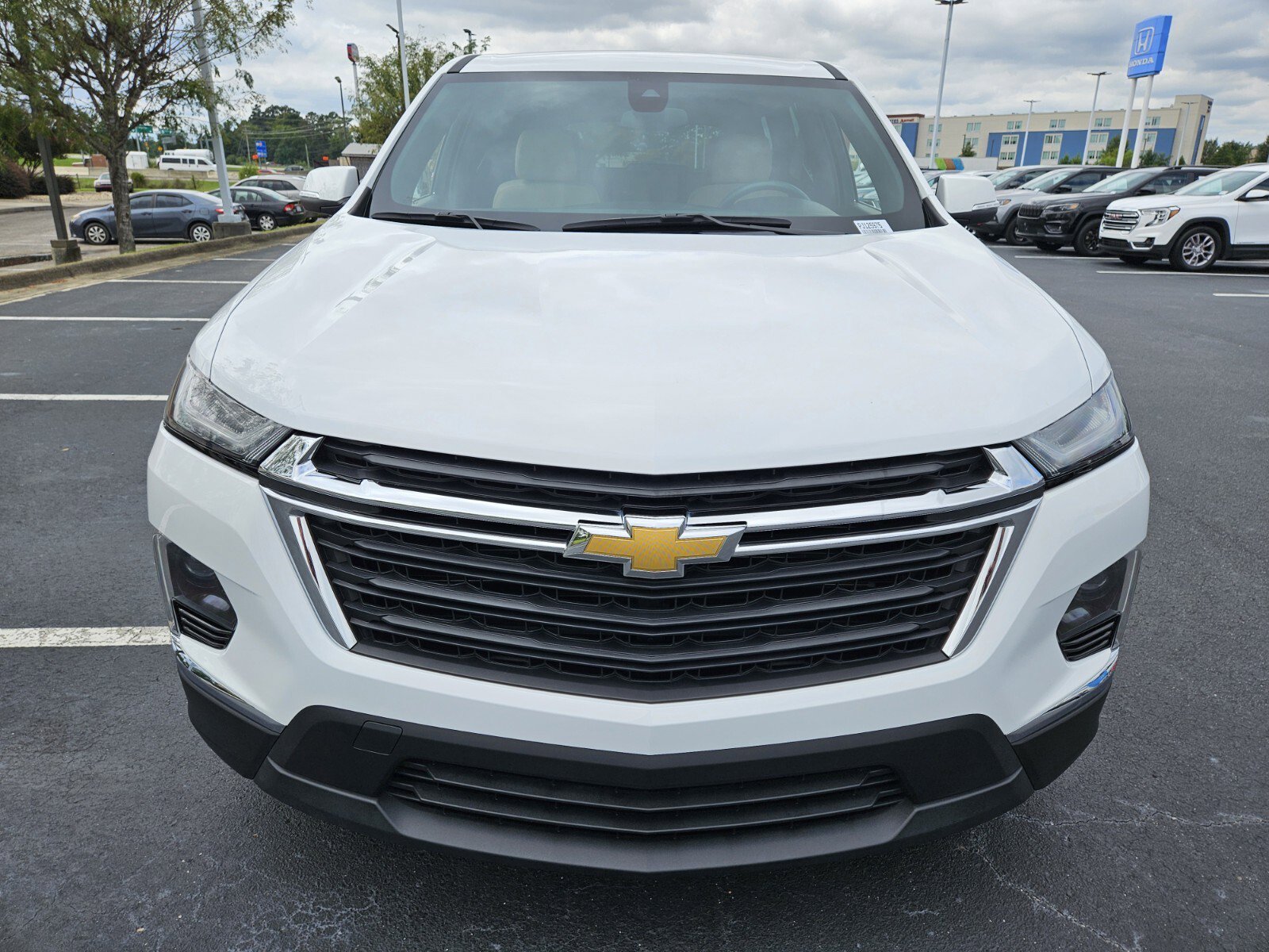 2023 Chevrolet Traverse LS photo 2