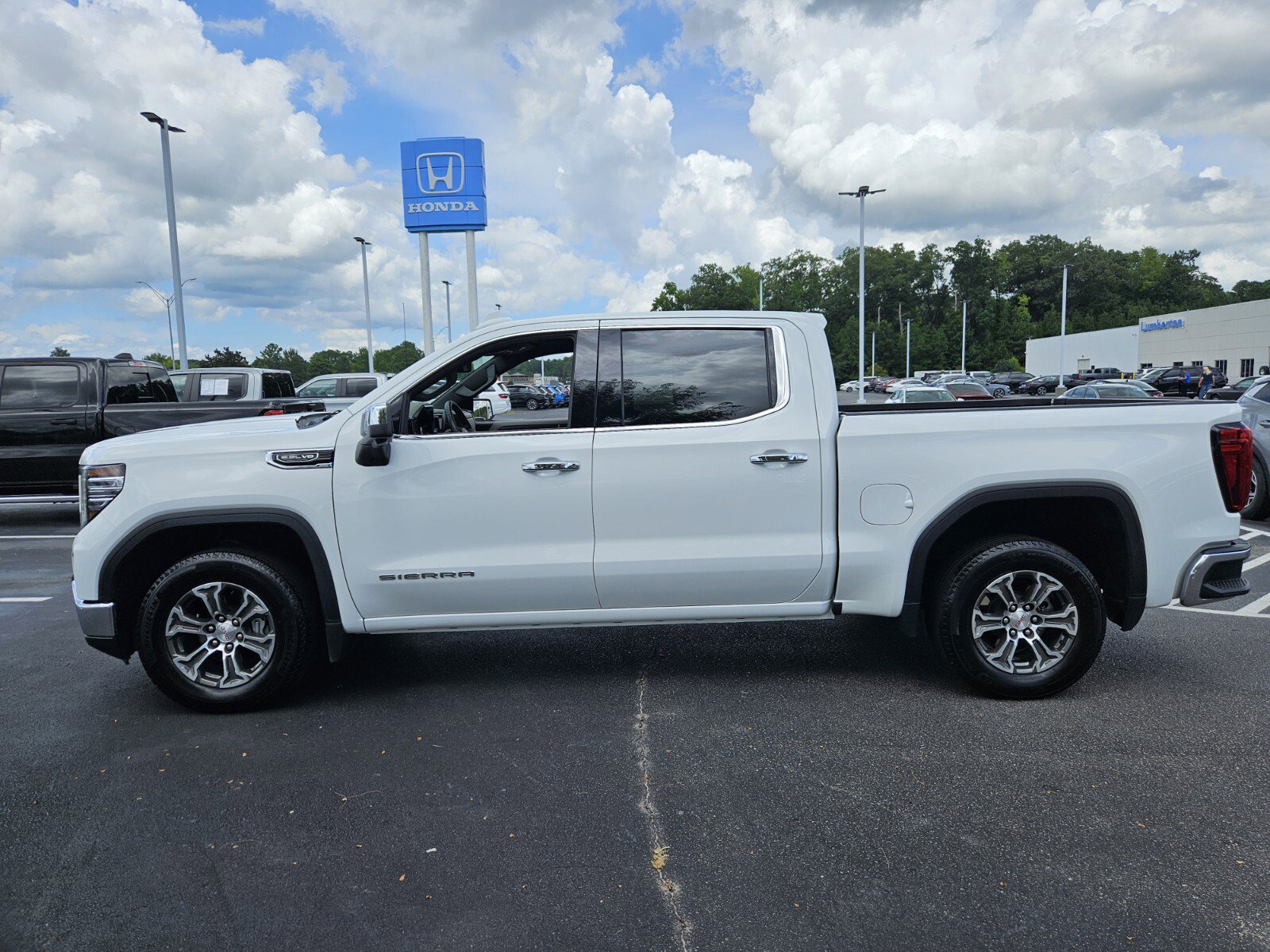 2024 Gmc Sierra 1500 SLT photo 4