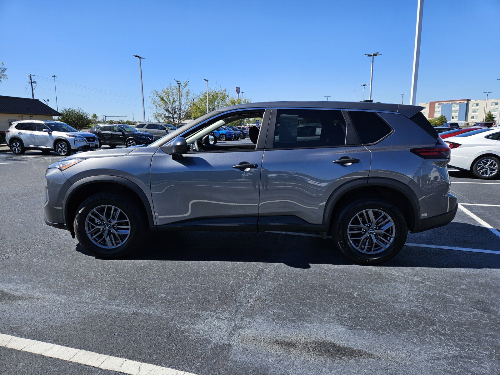 2024 Nissan Rogue S photo 3