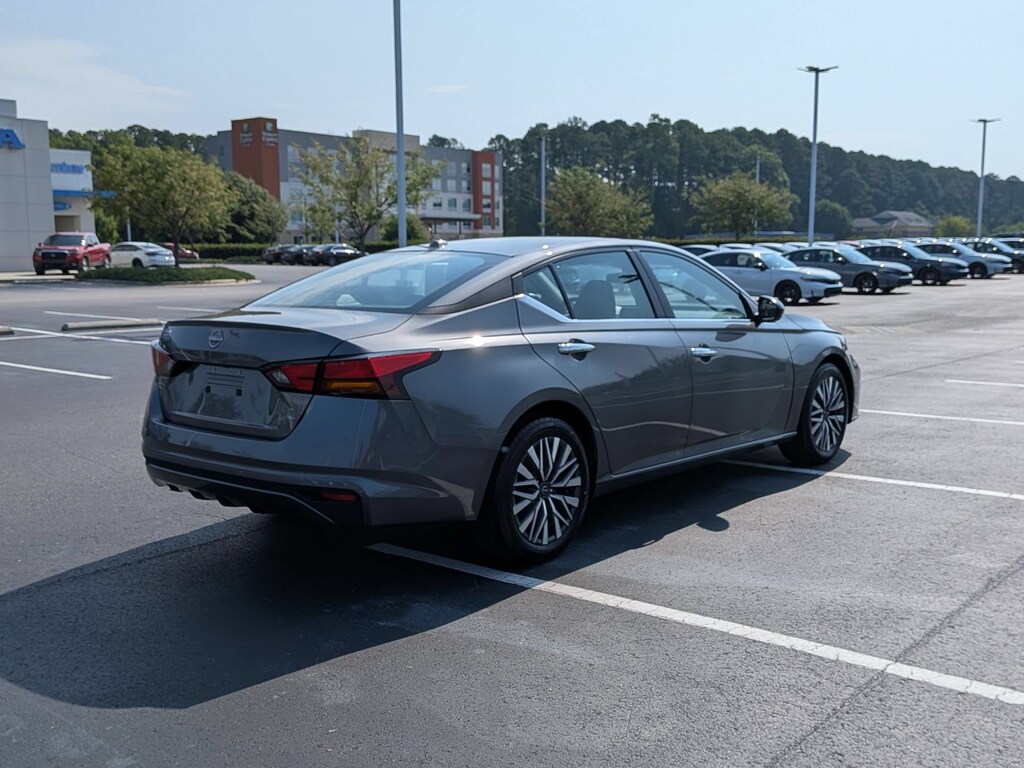 Used 2025 Nissan Altima SV Sedan