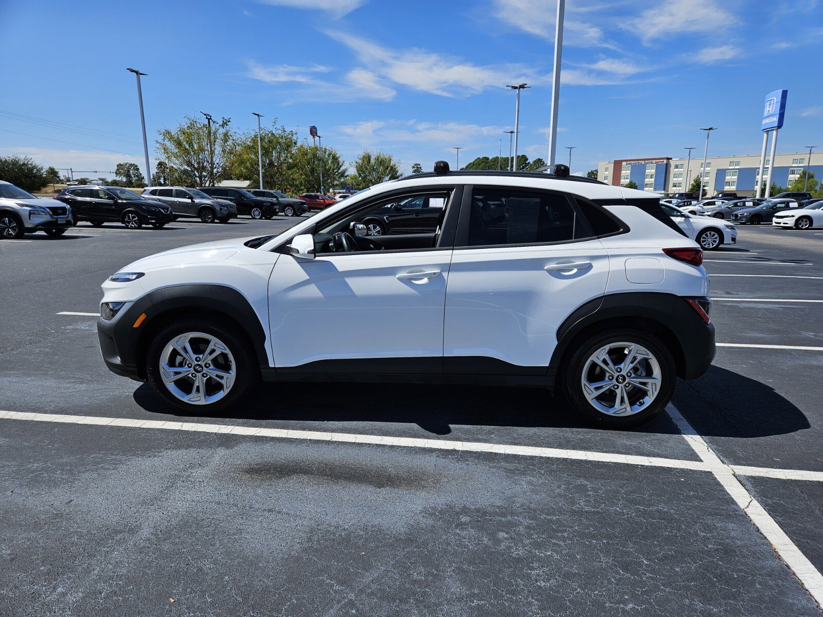 2023 Hyundai Kona SEL photo 4