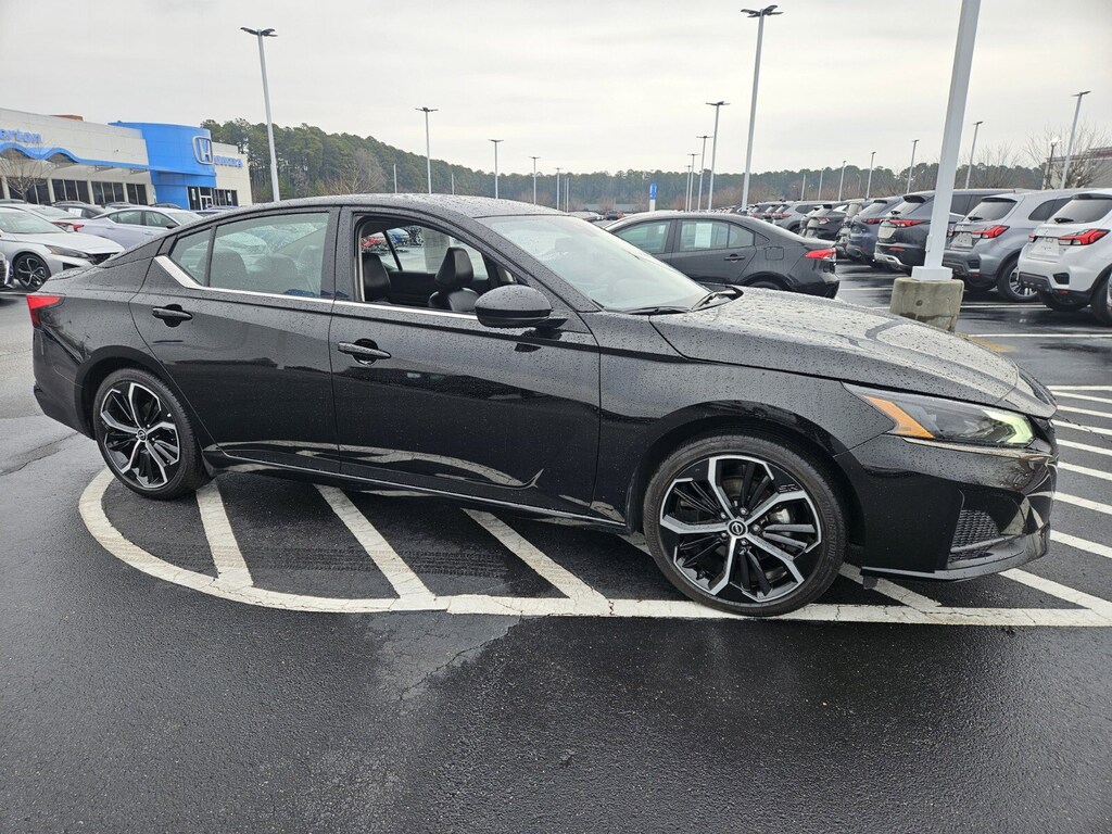 Used 2025 Nissan Altima SR Sedan