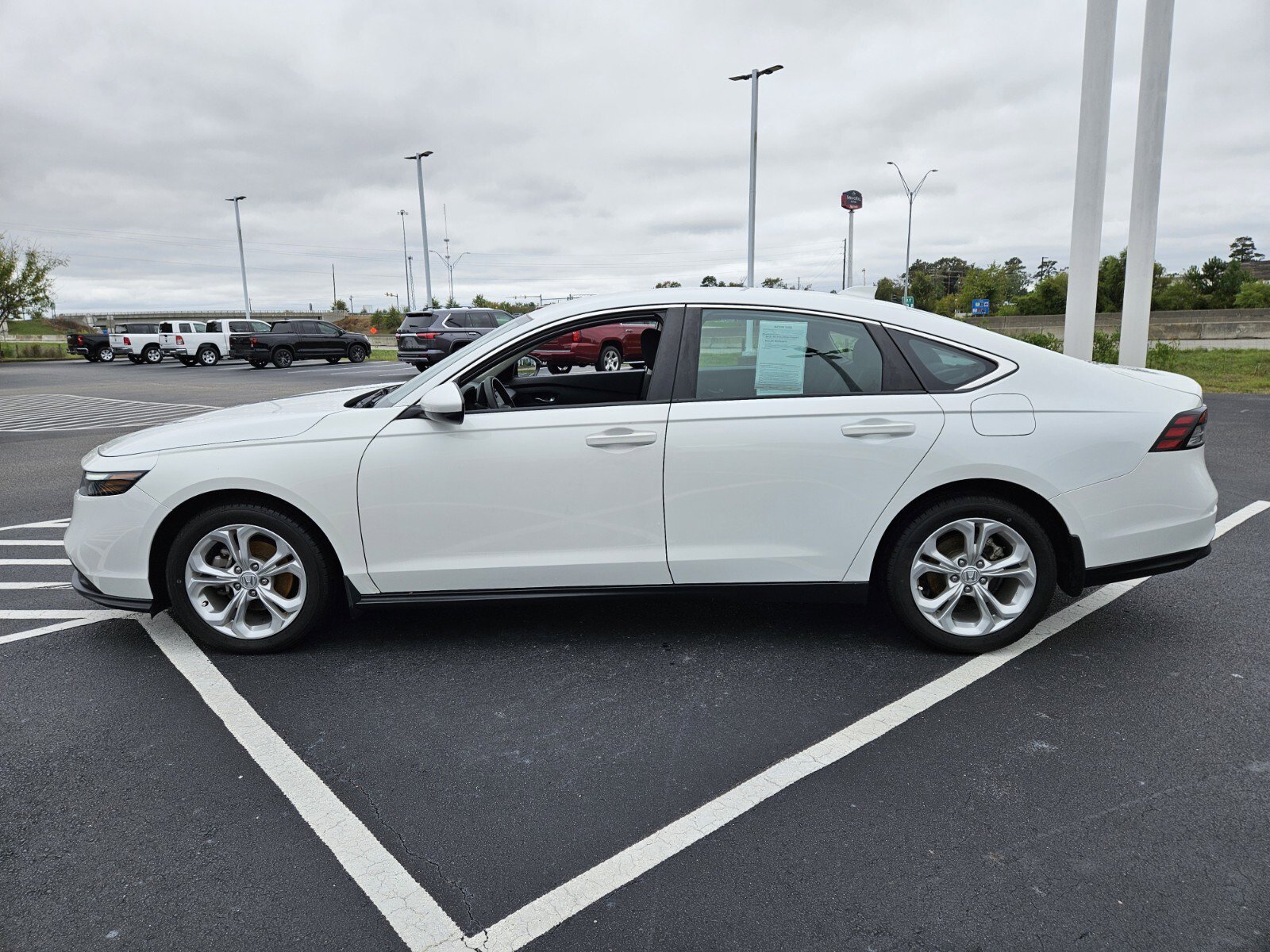 2023 Honda Accord LX photo 3