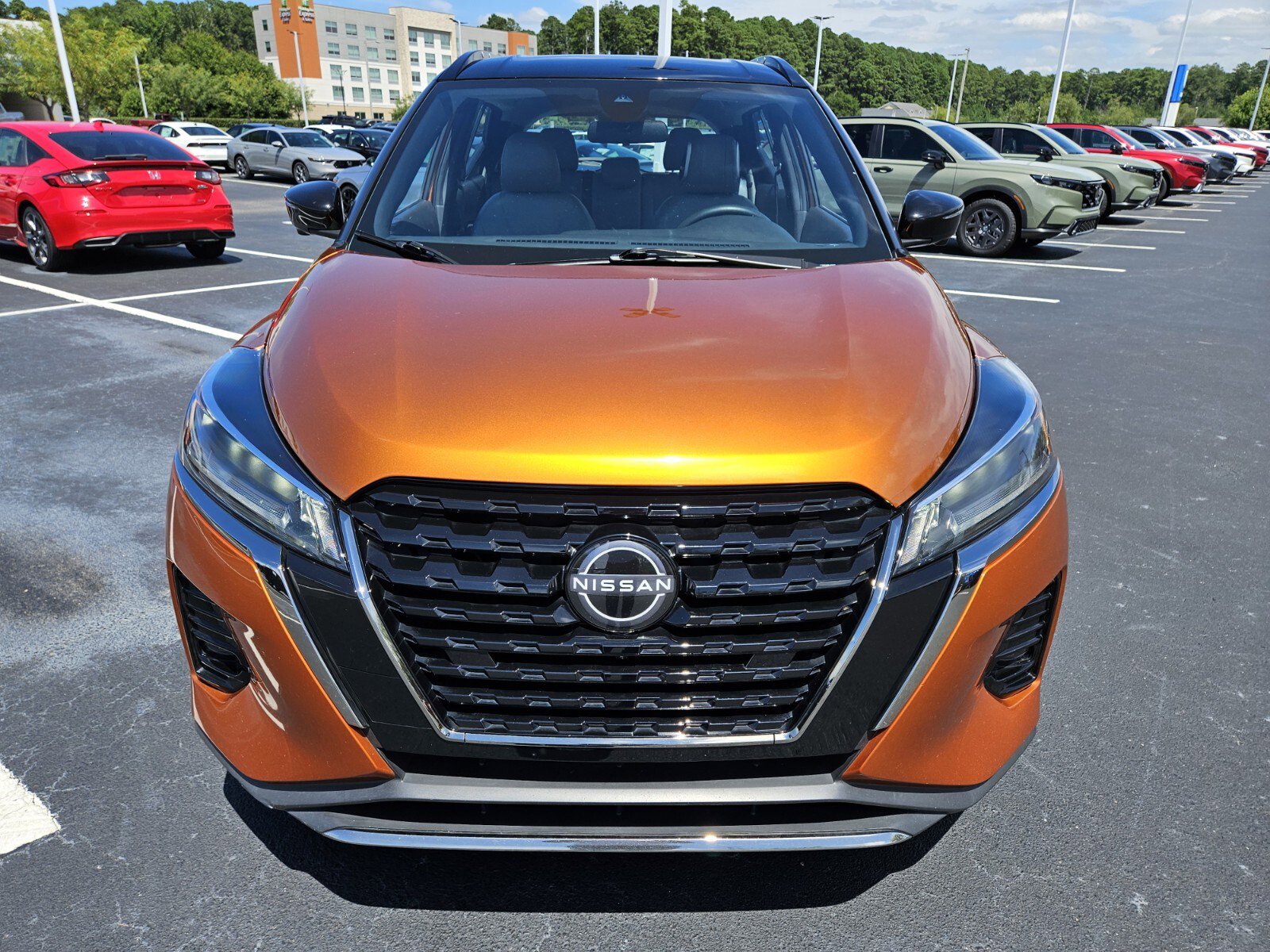 2024 Nissan Kicks SR photo 2