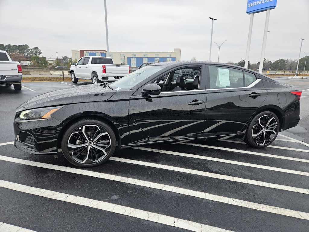 Used 2025 Nissan Altima SR Sedan