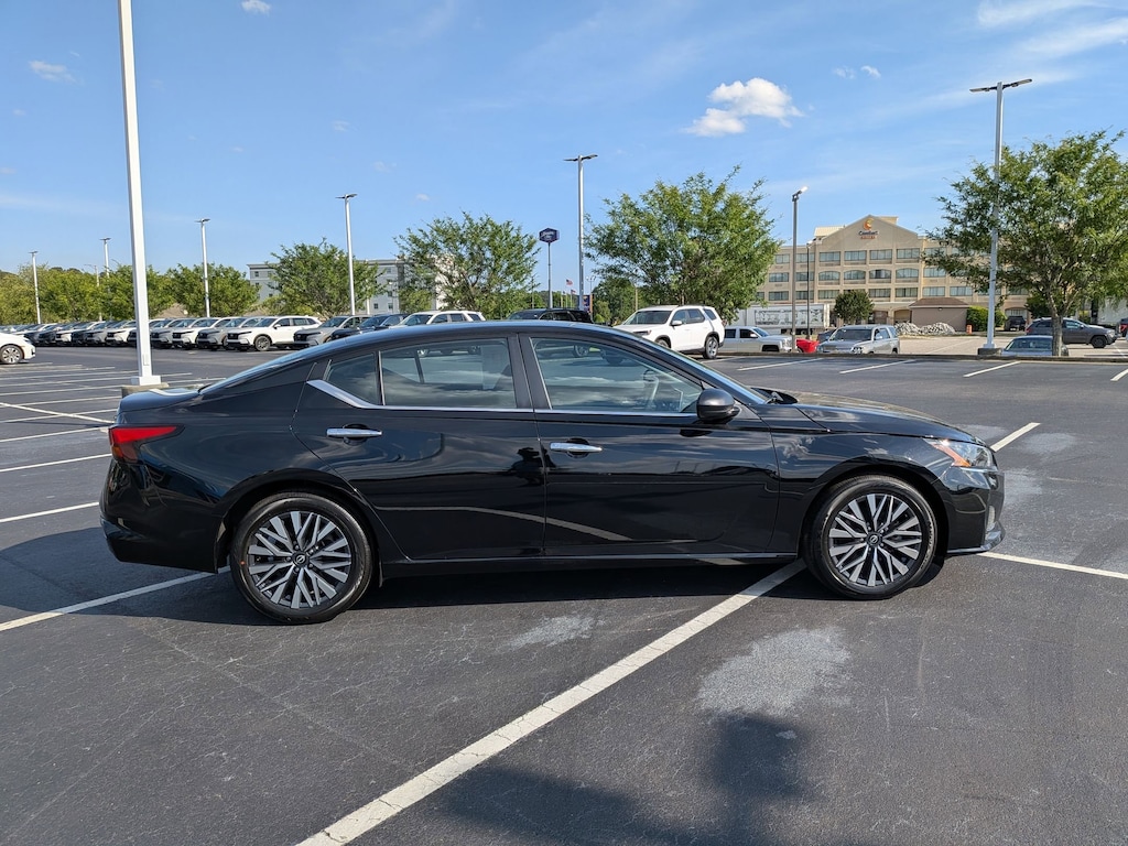 Used 2024 Nissan Altima 2.5 SV Sedan