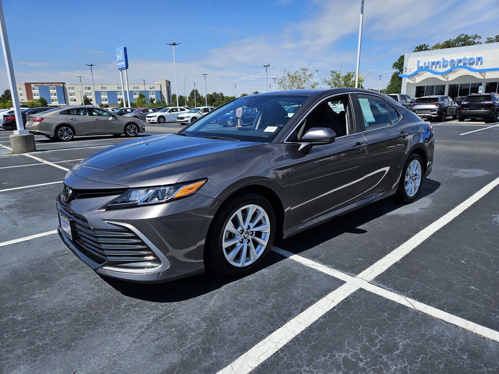 2023 Toyota Camry LE photo 3