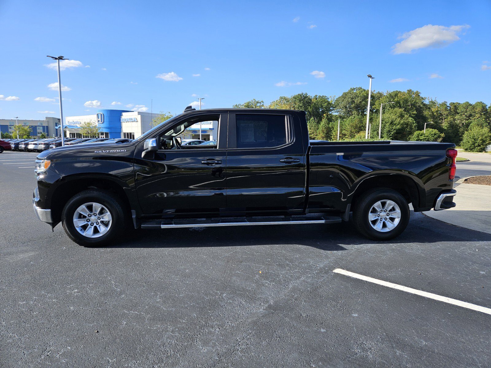 2024 Chevrolet Silverado 1500 LT photo 4